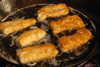 什锦酥盘儿,熏鸡白脸儿……松花,小肚儿,酱肉,香肠炉猪,炉鸭,酱鸡
